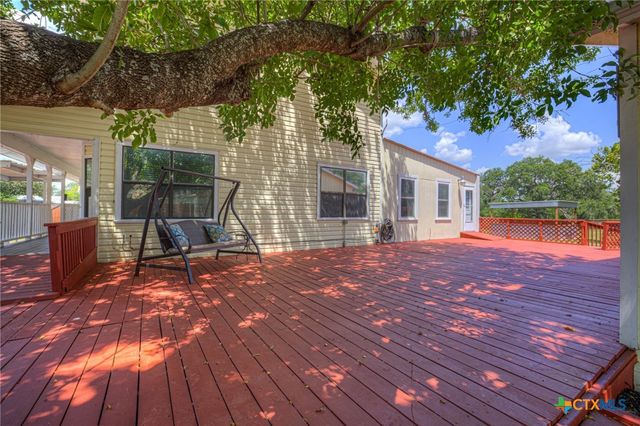 580 E Zipp Road, New Braunfels, TX 78130