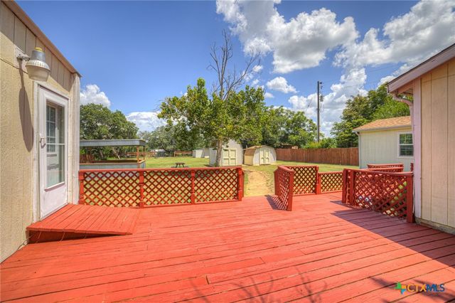 580 E Zipp Road, New Braunfels, TX 78130
