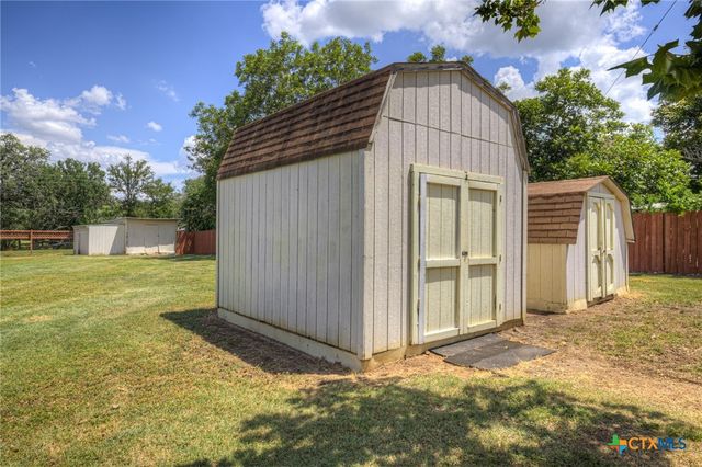 580 E Zipp Road, New Braunfels, TX 78130