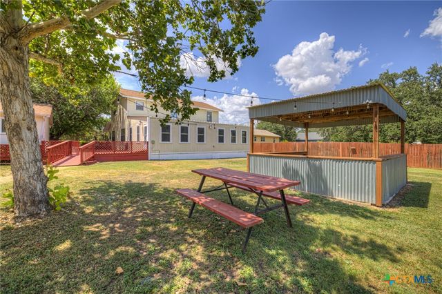 580 E Zipp Road, New Braunfels, TX 78130