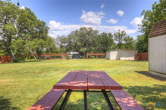 580 E Zipp Road, New Braunfels, TX 78130