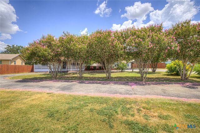 580 E Zipp Road, New Braunfels, TX 78130