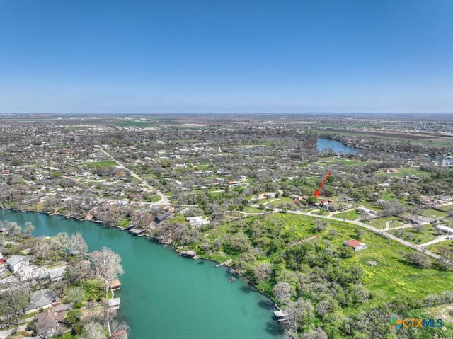 580 E Zipp Road, New Braunfels, TX 78130