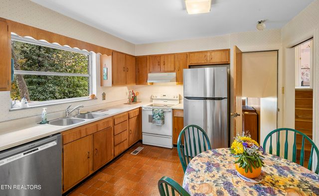 1212 April Drive, Knoxville, TN 37919