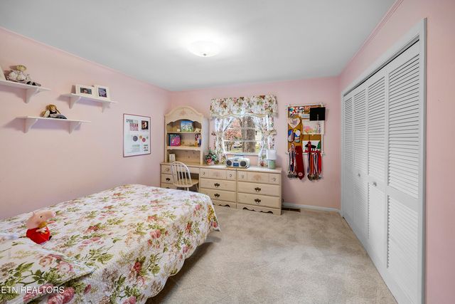 1212 April Drive, Knoxville, TN 37919