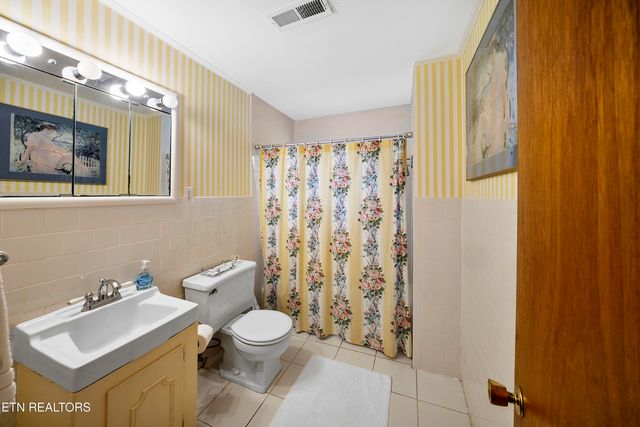 1212 April Drive, Knoxville, TN 37919