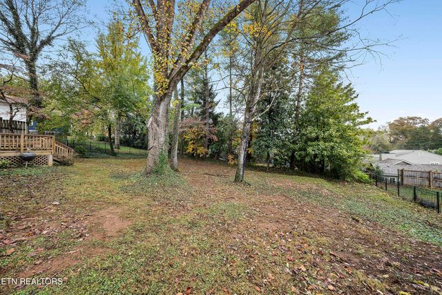 1212 April Drive, Knoxville, TN 37919