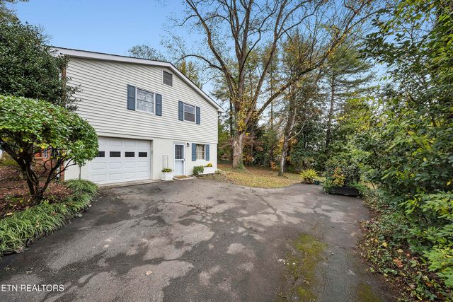 1212 April Drive, Knoxville, TN 37919