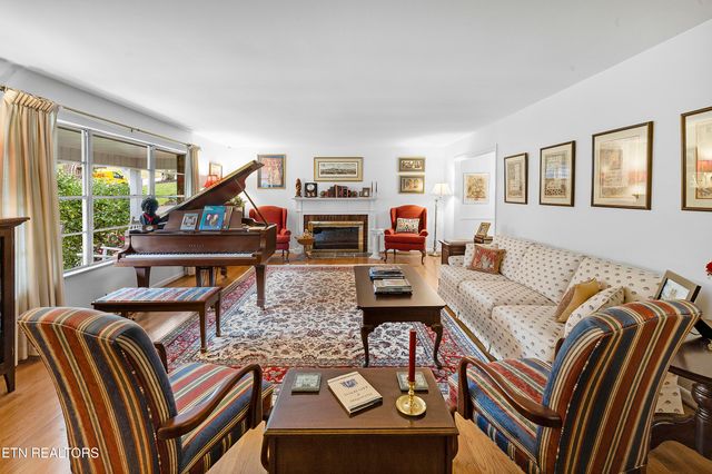 1212 April Drive, Knoxville, TN 37919