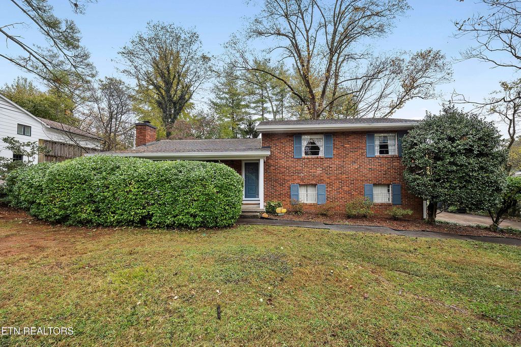 1212 April Drive, Knoxville, TN 37919