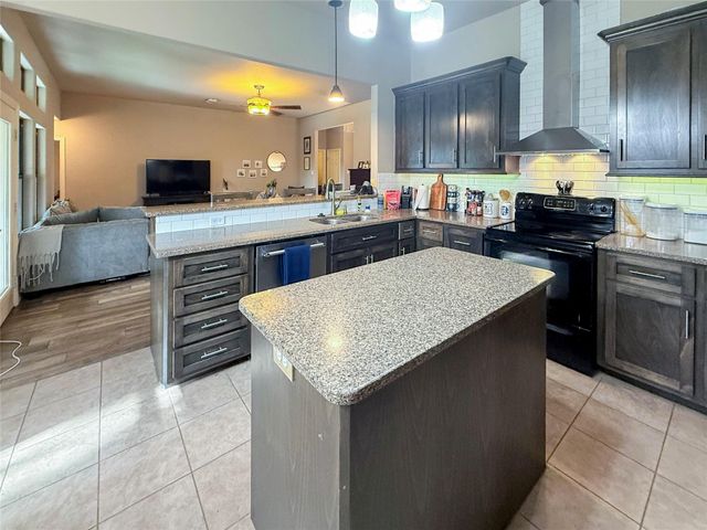 119 Dove Trail, Richwood, TX 77531
