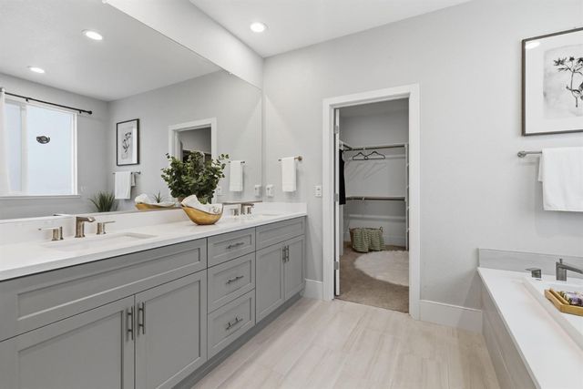 10922 Shadowport Ct, Stockton, CA 95219