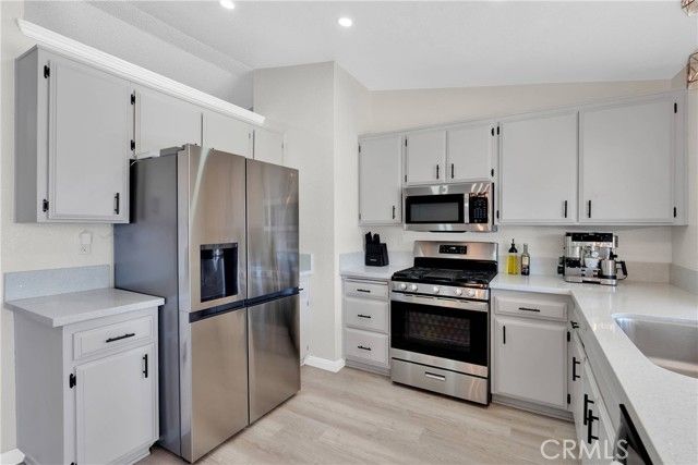 14769 Nanticoke Road, Apple Valley, CA 92307