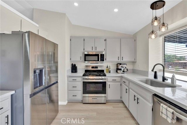 14769 Nanticoke Road, Apple Valley, CA 92307