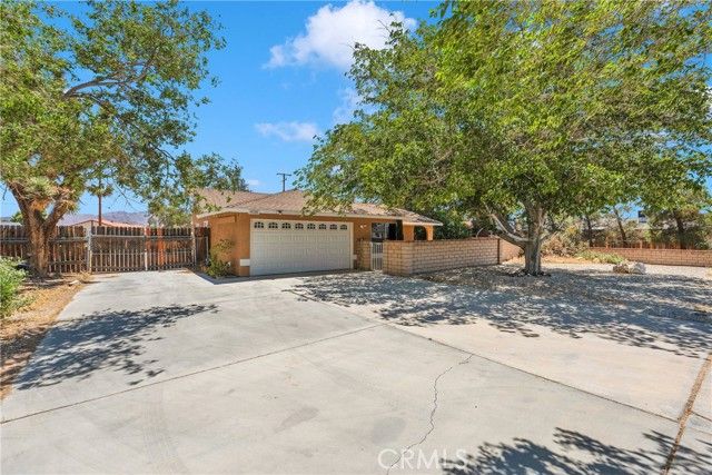 14769 Nanticoke Road, Apple Valley, CA 92307