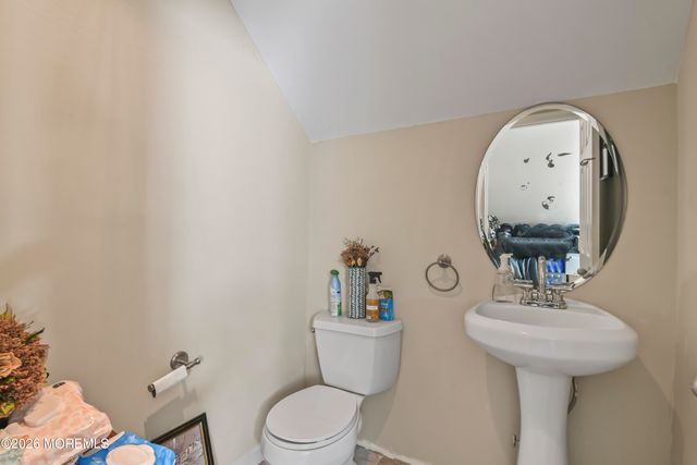 38 Edna Court, Toms River, NJ 08755