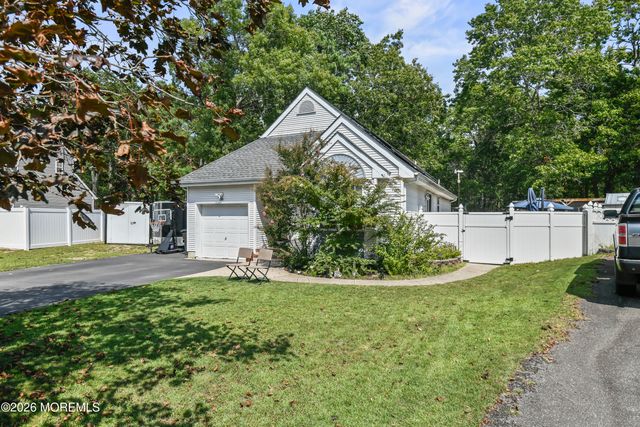 38 Edna Court, Toms River, NJ 08755