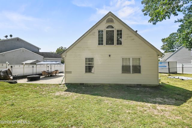 38 Edna Court, Toms River, NJ 08755