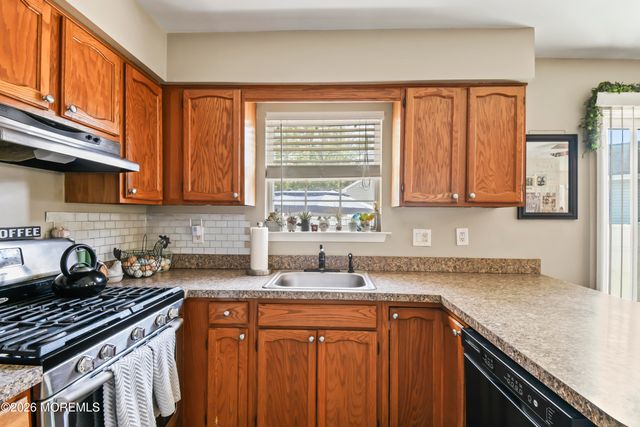 38 Edna Court, Toms River, NJ 08755