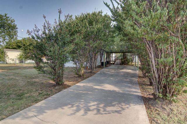 2307 NE 2nd Street, Mineral Wells, TX 76067