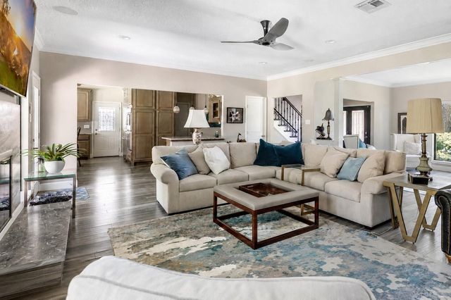 7 Summit Lake Drive, Kingwood, TX 77339