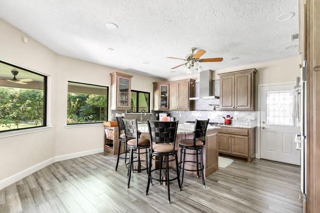 7 Summit Lake Drive, Kingwood, TX 77339