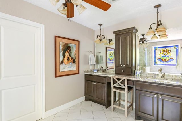 7 Summit Lake Drive, Kingwood, TX 77339