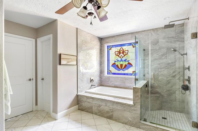 7 Summit Lake Drive, Kingwood, TX 77339