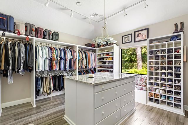 7 Summit Lake Drive, Kingwood, TX 77339