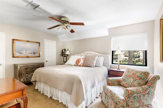 7 Summit Lake Drive, Kingwood, TX 77339
