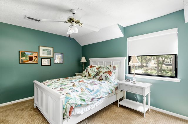 7 Summit Lake Drive, Kingwood, TX 77339