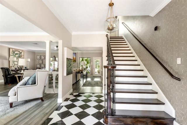 7 Summit Lake Drive, Kingwood, TX 77339