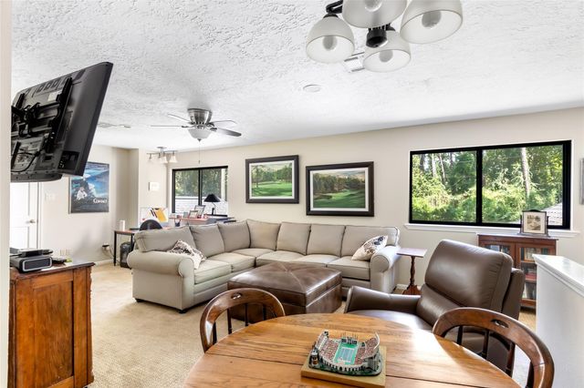 7 Summit Lake Drive, Kingwood, TX 77339