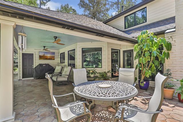 7 Summit Lake Drive, Kingwood, TX 77339