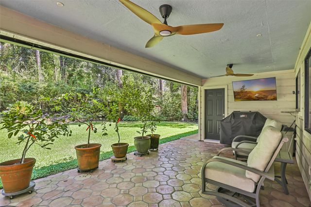 7 Summit Lake Drive, Kingwood, TX 77339
