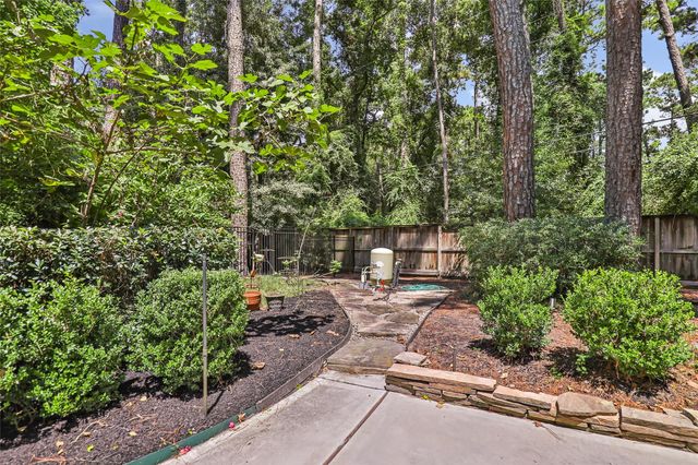 7 Summit Lake Drive, Kingwood, TX 77339