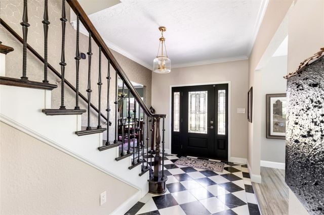7 Summit Lake Drive, Kingwood, TX 77339