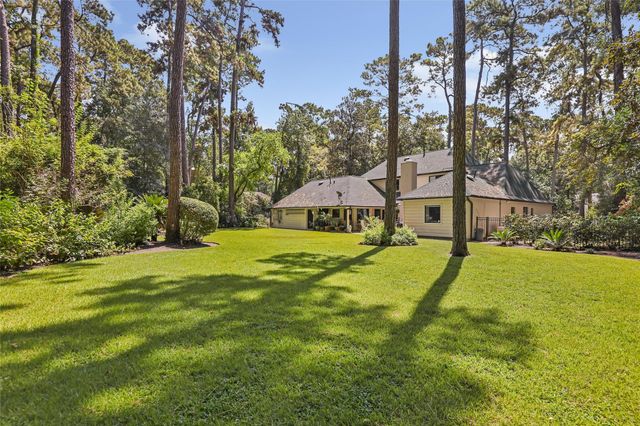 7 Summit Lake Drive, Kingwood, TX 77339