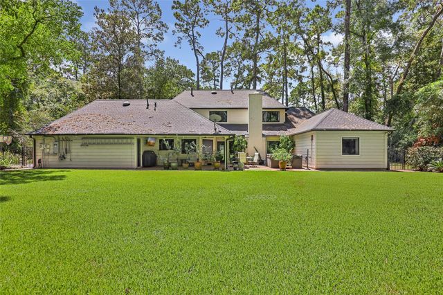 7 Summit Lake Drive, Kingwood, TX 77339