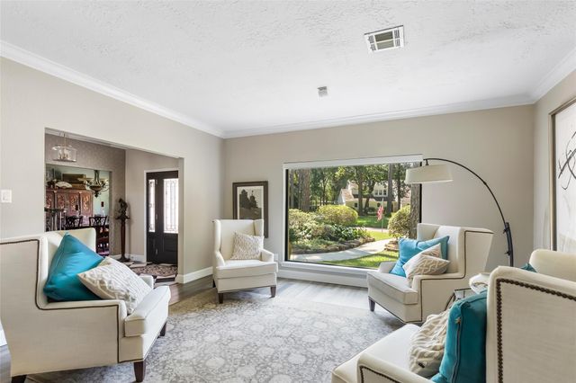 7 Summit Lake Drive, Kingwood, TX 77339