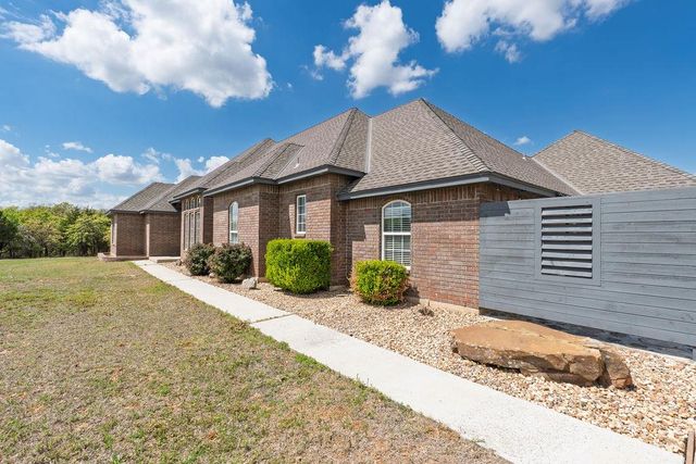 18831 Rockcreek Road, Harrah, OK 73045