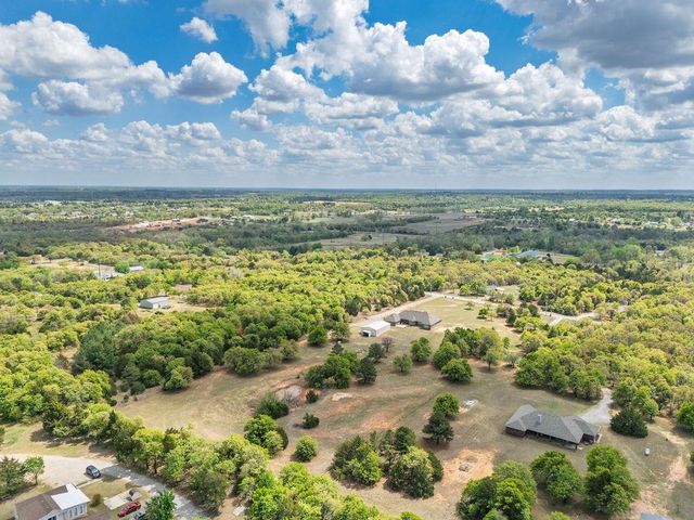 18831 Rockcreek Road, Harrah, OK 73045