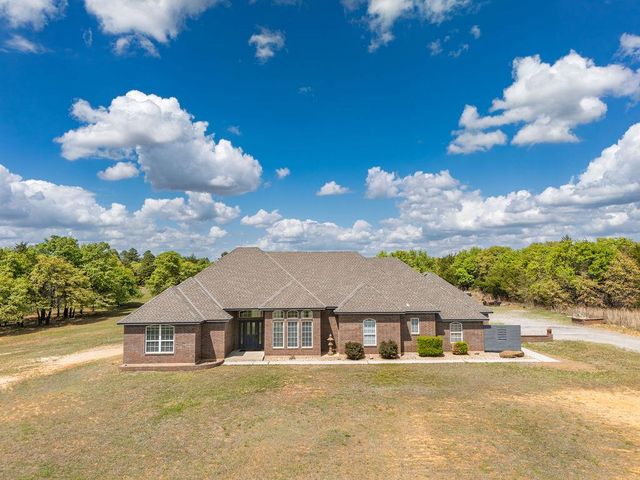 18831 Rockcreek Road, Harrah, OK 73045
