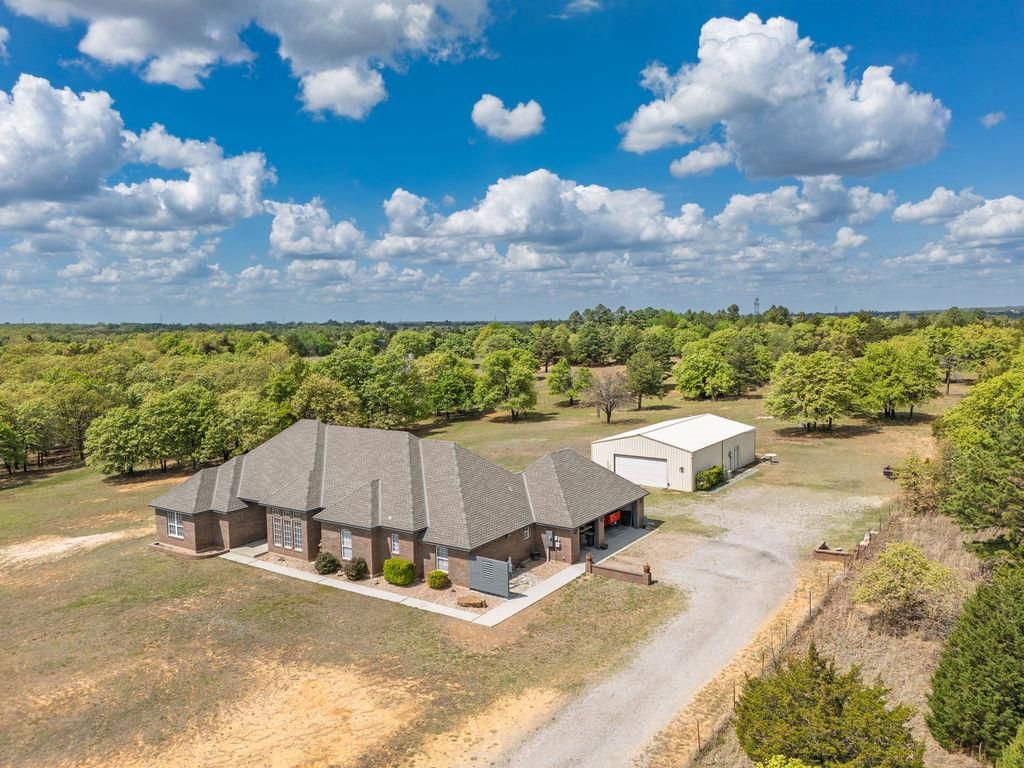 18831 Rockcreek Road, Harrah, OK 73045