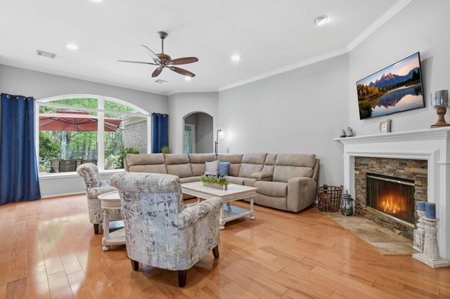 119 N Acacia Park Circle, Spring, TX 77382