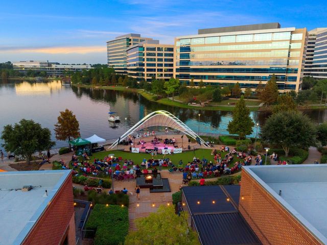 119 N Acacia Park Circle, Spring, TX 77382