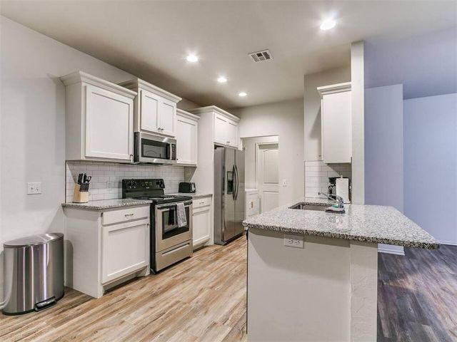 436 Chalk Hill Court, Edmond, OK 73003