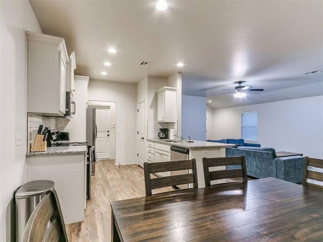 436 Chalk Hill Court, Edmond, OK 73003