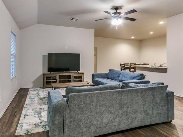 436 Chalk Hill Court, Edmond, OK 73003