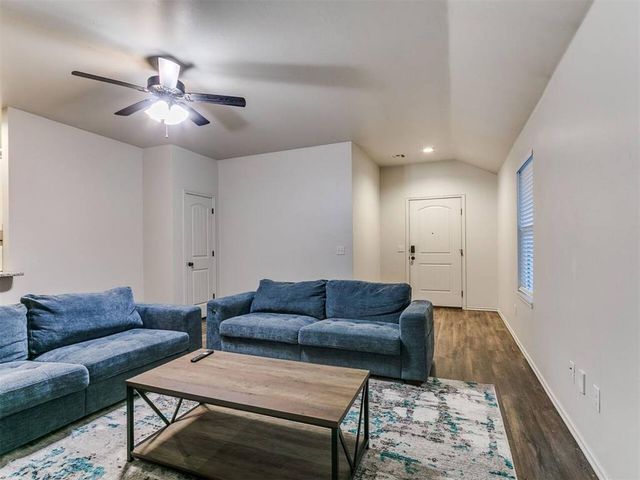 436 Chalk Hill Court, Edmond, OK 73003